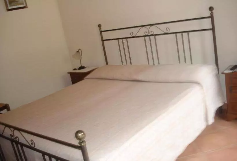 هتل Agriturismo La Grevillea