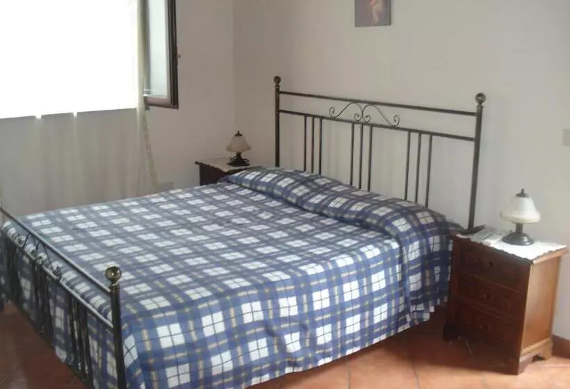 هتل Agriturismo La Grevillea
