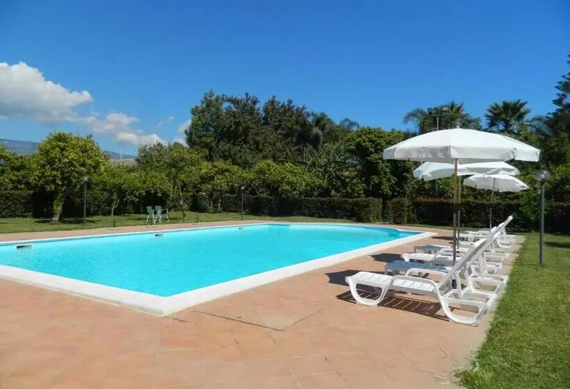 هتل Agriturismo La Grevillea