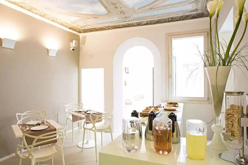 تختخواب و صبحانه Borgoleoni 18 Room And Breakfast