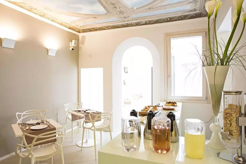 تختخواب و صبحانه Borgoleoni 18 Room And Breakfast