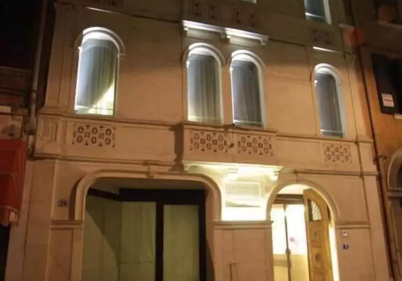 تختخواب و صبحانه Borgoleoni 18 Room And Breakfast