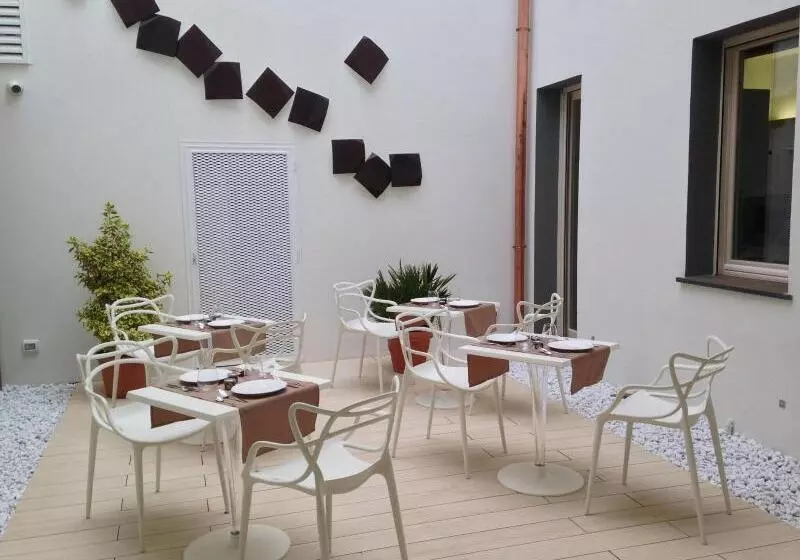 تختخواب و صبحانه Borgoleoni 18 Room And Breakfast