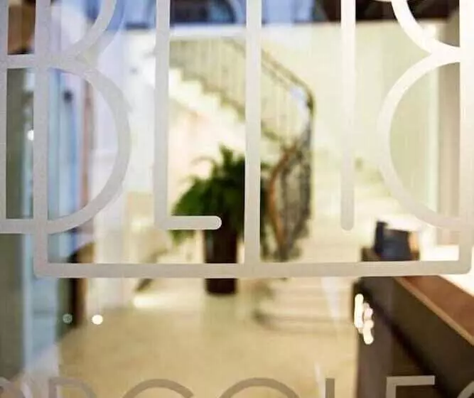 تختخواب و صبحانه Borgoleoni 18 Room And Breakfast