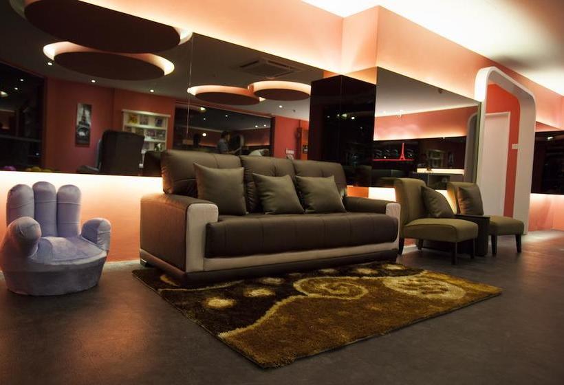 בית מלון כפרי Eiffel  Kelana Jaya