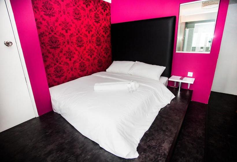 בית מלון כפרי Eiffel  Kelana Jaya