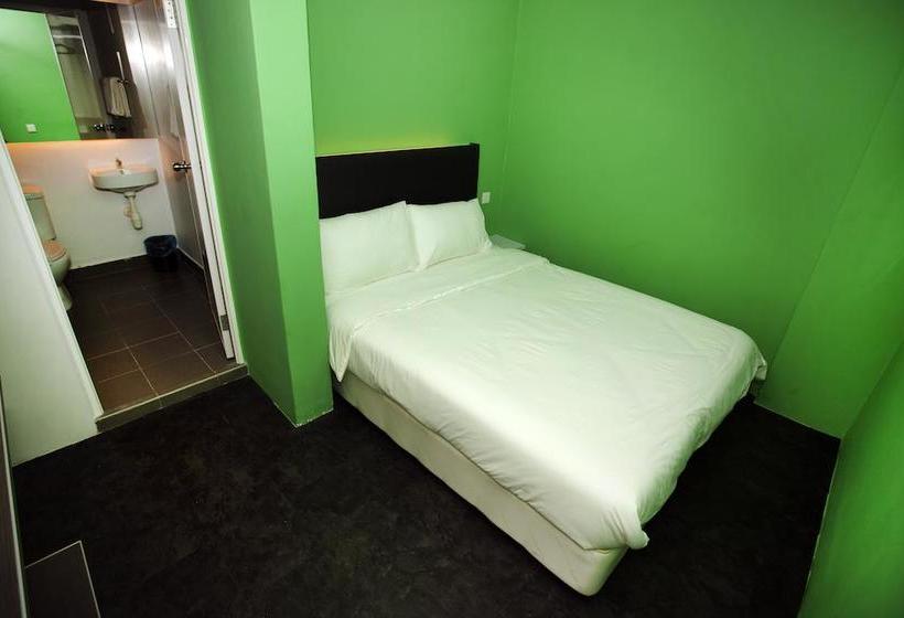 בית מלון כפרי Eiffel  Kelana Jaya