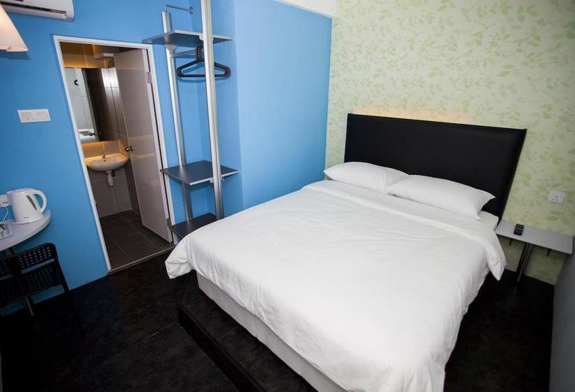 בית מלון כפרי Eiffel  Kelana Jaya