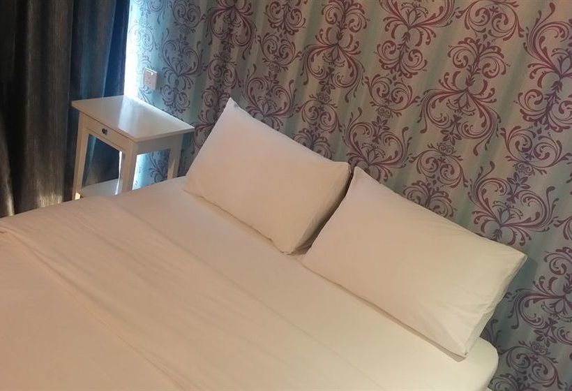 בית מלון כפרי Eiffel  Kelana Jaya