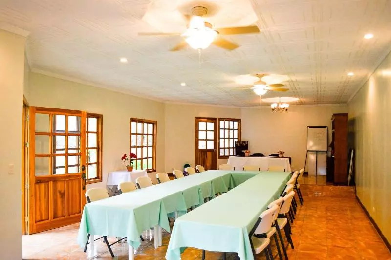 هتل Brillasol Airport