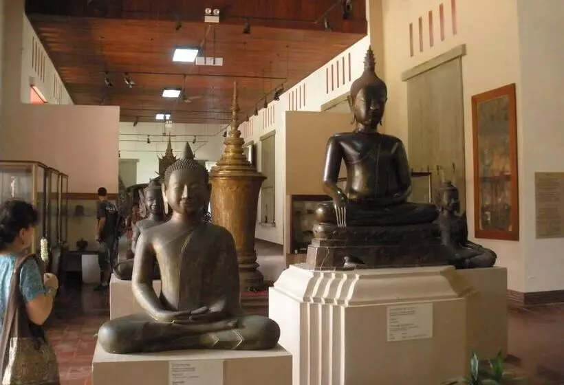 هتل Golden Temple Residence