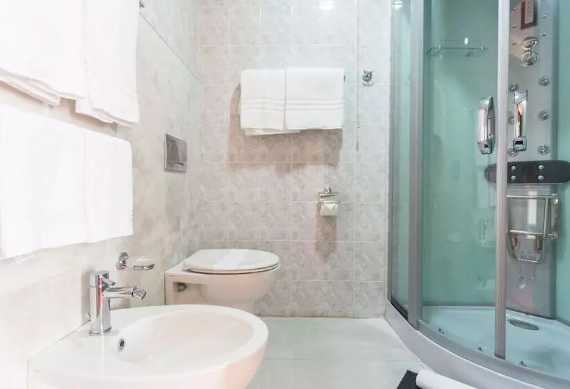 ホテル Italia Dormelletto