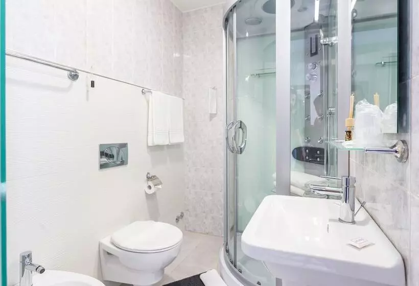 ホテル Italia Dormelletto