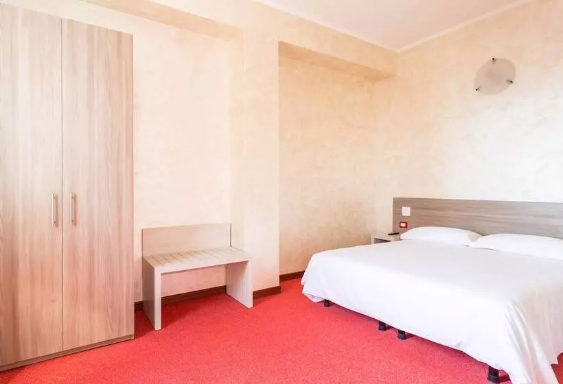 ホテル Italia Dormelletto