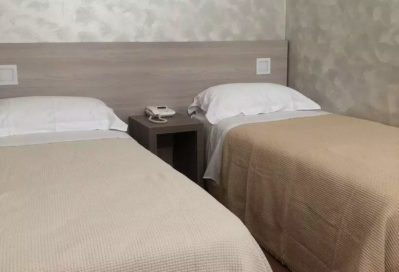 ホテル Italia Dormelletto