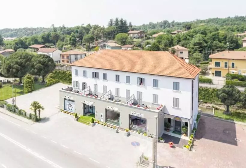 ホテル Italia Dormelletto