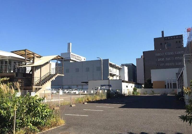 בית מלון כפרי Livemax Budget Chibamihama