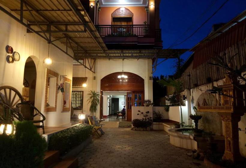 بنسيون The Cashew Nut Guesthouse