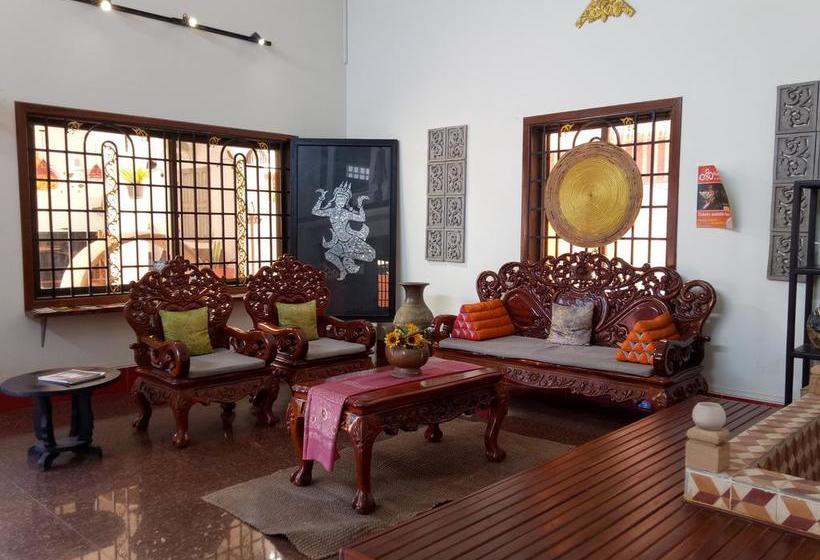 بنسيون The Cashew Nut Guesthouse