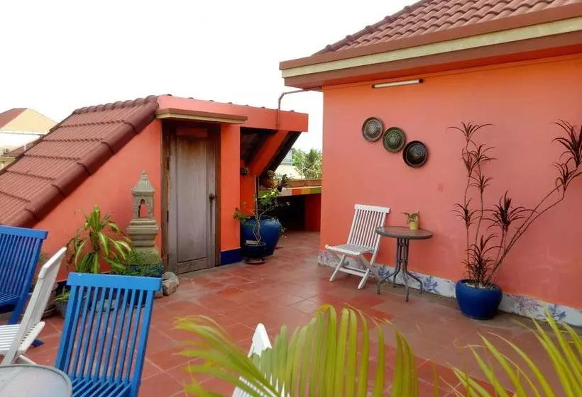 بنسيون The Cashew Nut Guesthouse