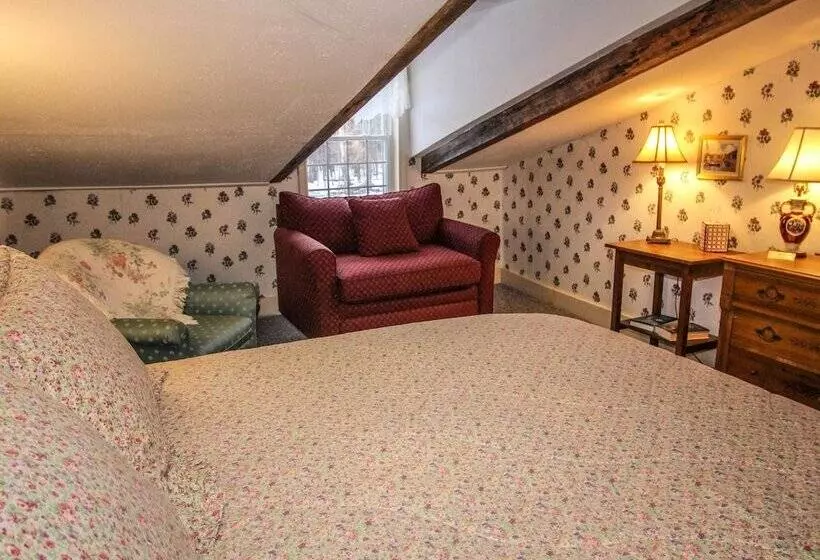 تختخواب و صبحانه The Nutmeg Inn