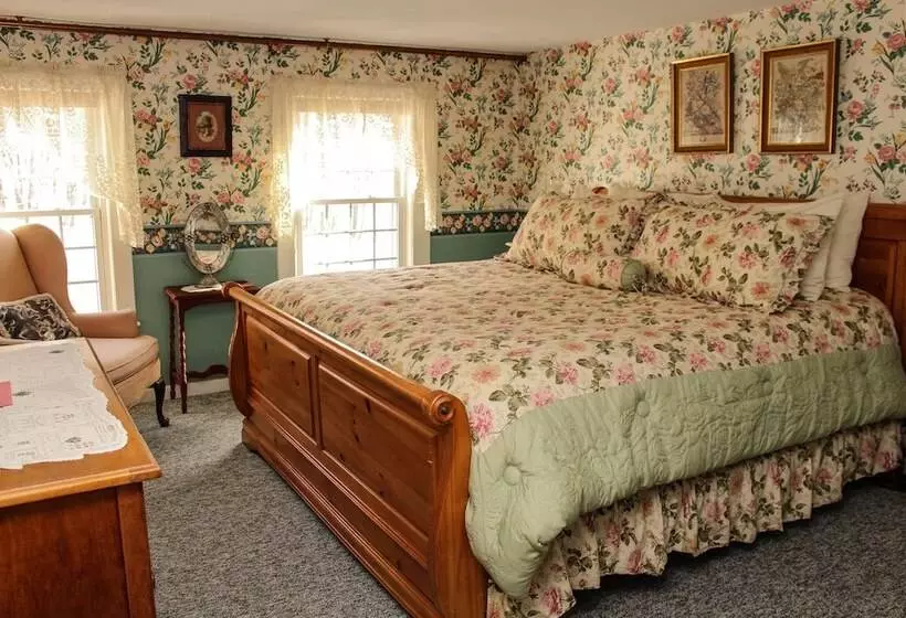 تختخواب و صبحانه The Nutmeg Inn