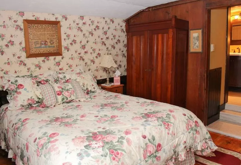 تختخواب و صبحانه The Nutmeg Inn