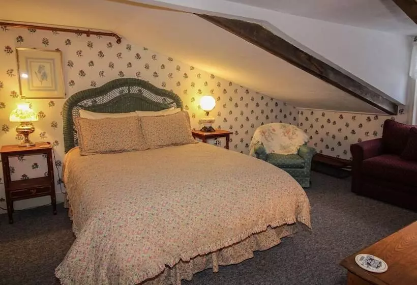 تختخواب و صبحانه The Nutmeg Inn