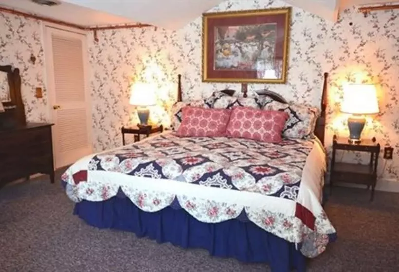 تختخواب و صبحانه The Nutmeg Inn