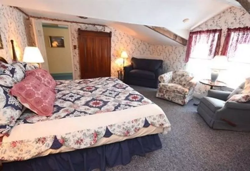 تختخواب و صبحانه The Nutmeg Inn