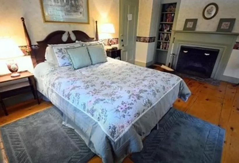 تختخواب و صبحانه The Nutmeg Inn