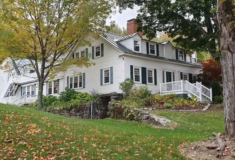 تختخواب و صبحانه The Nutmeg Inn