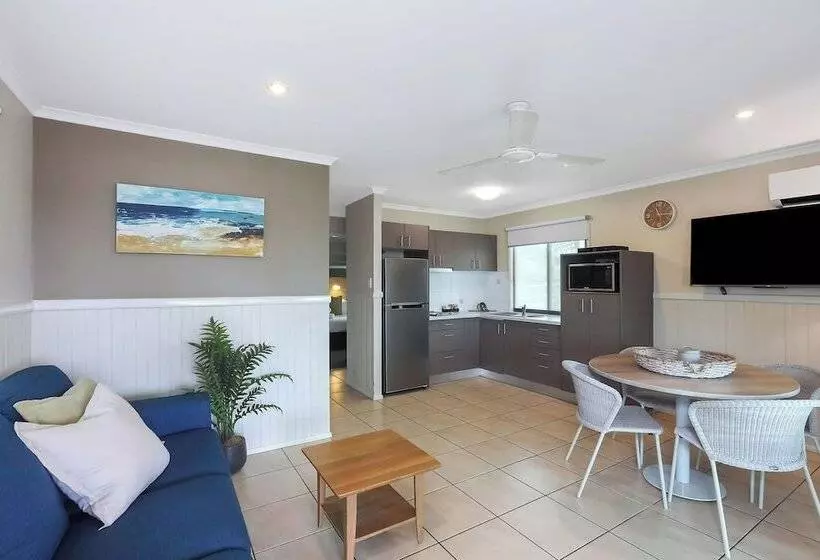 בית מלון כפרי Reflections Shaws Bay Holiday Park