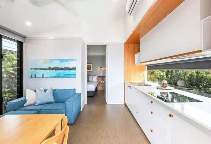 בית מלון כפרי Reflections Shaws Bay Holiday Park