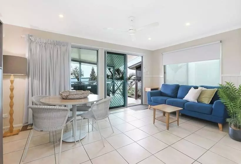 בית מלון כפרי Reflections Shaws Bay Holiday Park