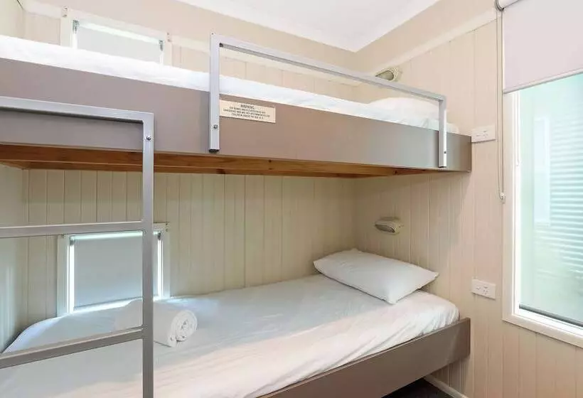 בית מלון כפרי Reflections Shaws Bay Holiday Park