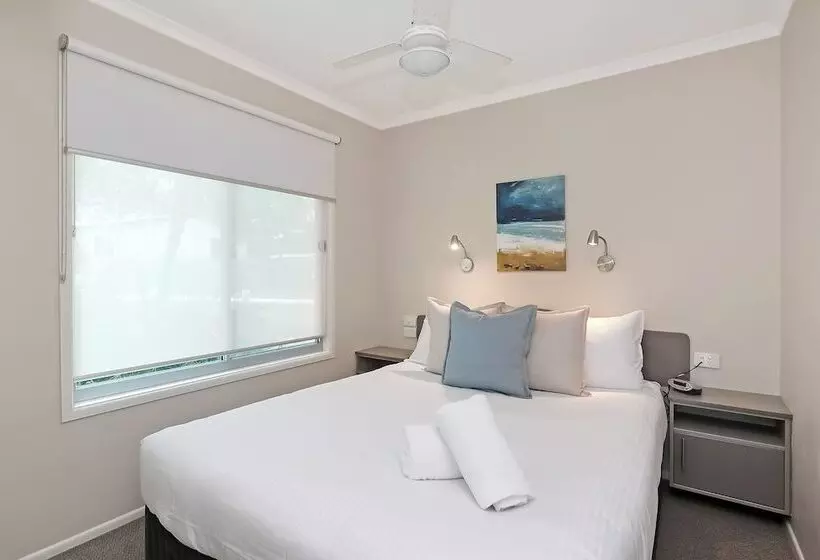 בית מלון כפרי Reflections Shaws Bay Holiday Park