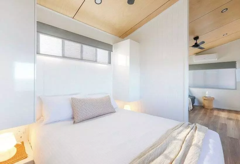 בית מלון כפרי Reflections Shaws Bay Holiday Park