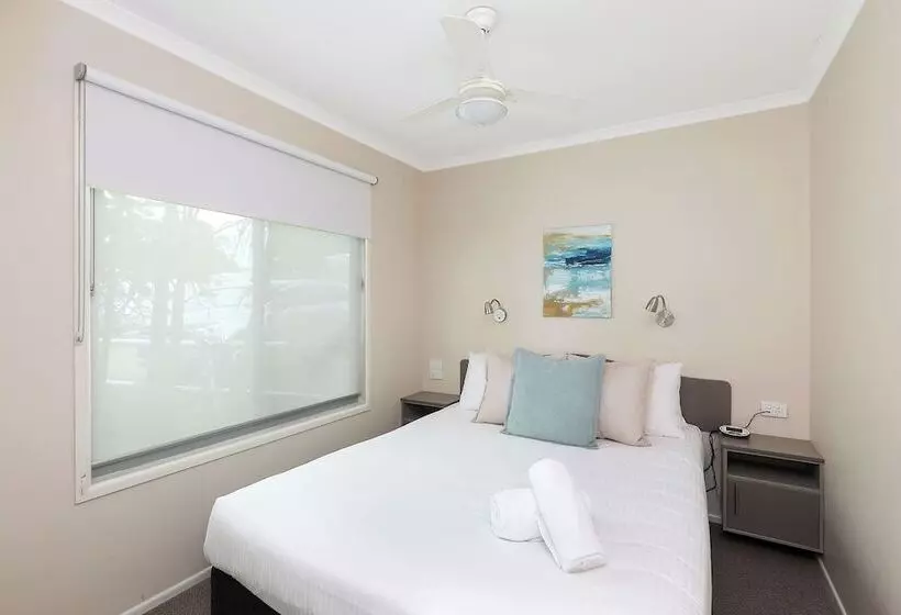 בית מלון כפרי Reflections Shaws Bay Holiday Park