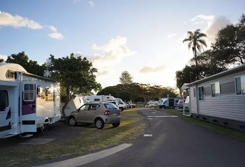 בית מלון כפרי Reflections Shaws Bay Holiday Park