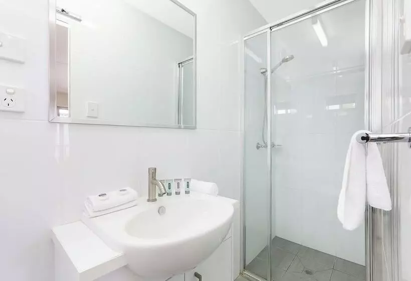 בית מלון כפרי Reflections Shaws Bay Holiday Park