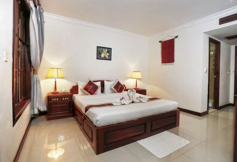 هتل Shadow Angkor Villa