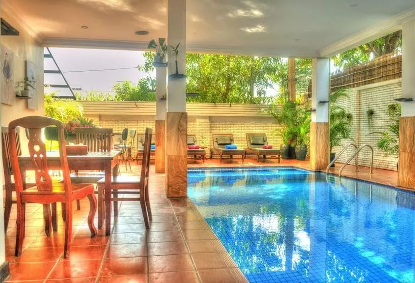 هتل Shadow Angkor Villa