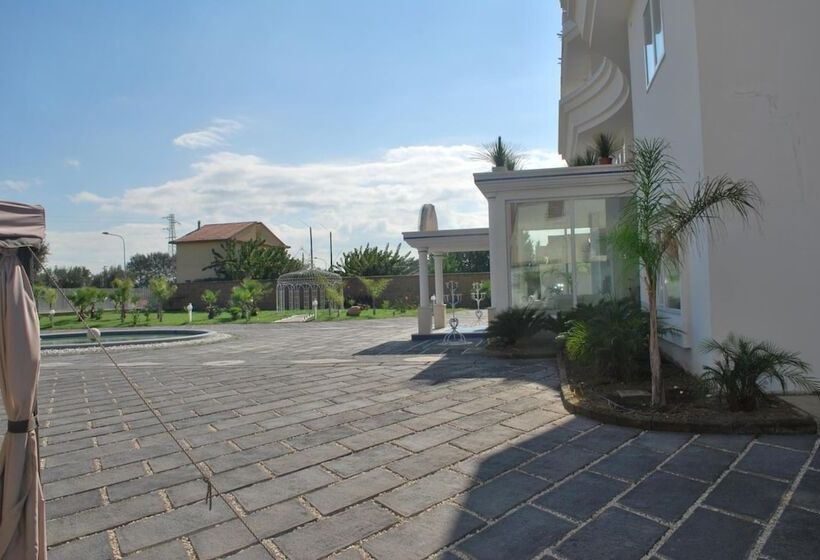 בית מלון כפרי The Queen