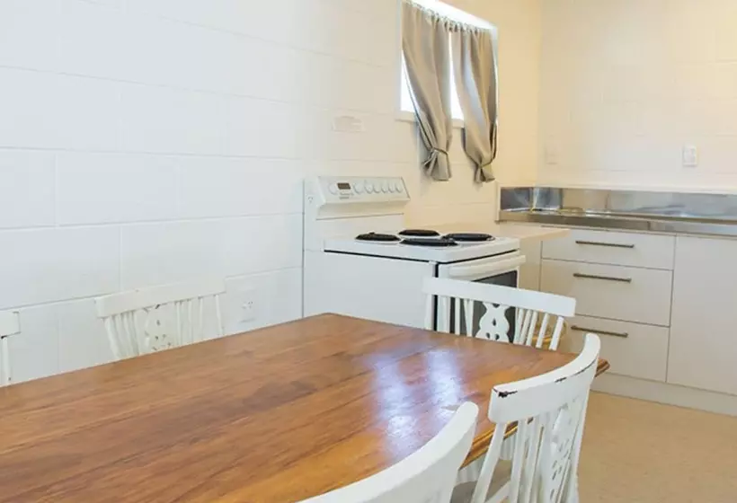 مُتل Alpha Motor Inn