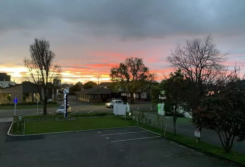 مُتل Alpha Motor Inn