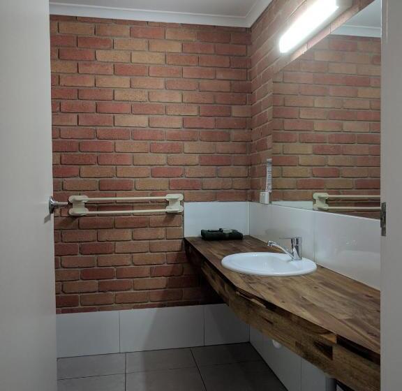 汽车旅馆  Travellers Inn Kaniva