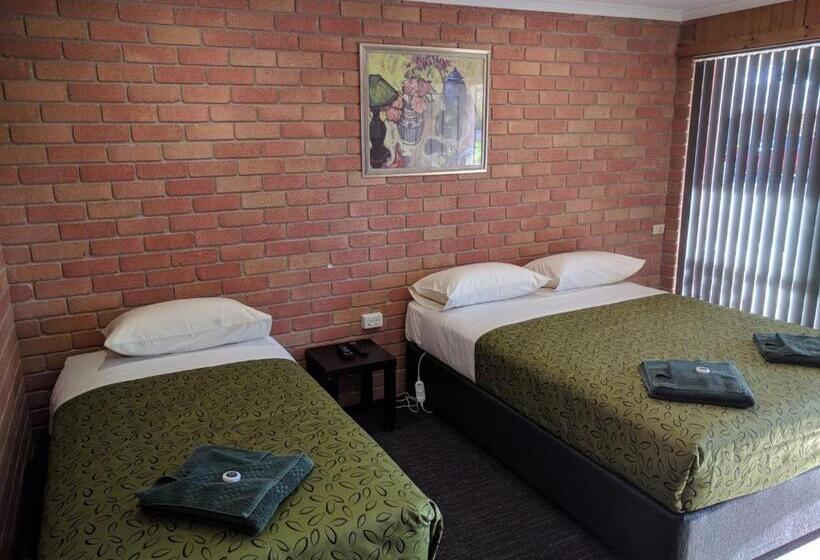 汽车旅馆  Travellers Inn Kaniva