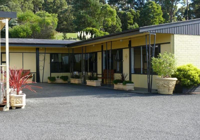 Tamar Cove Motel