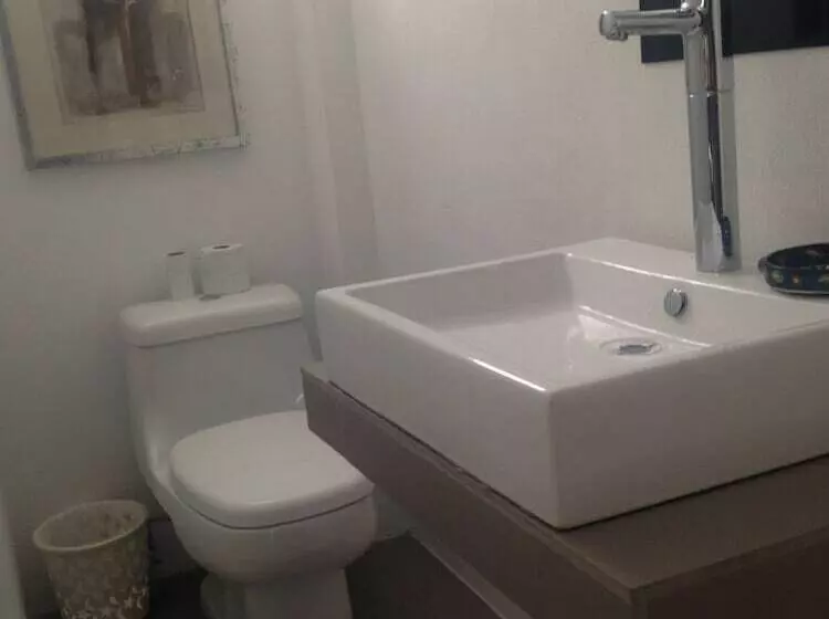 민박 Hostel Only 4 You